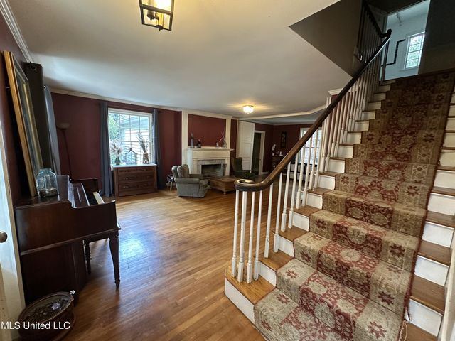 650 Meadowbrook Road, Jackson, MS 39206