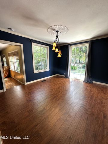 650 Meadowbrook Road, Jackson, MS 39206