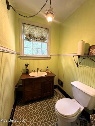 650 Meadowbrook Road, Jackson, MS 39206