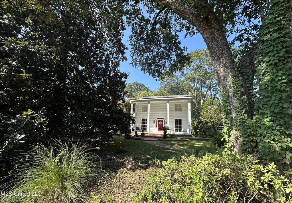 650 Meadowbrook Road, Jackson, MS 39206