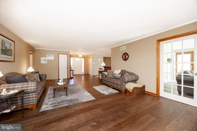 2951 BURTON DR, Gilbertsville, PA 19525