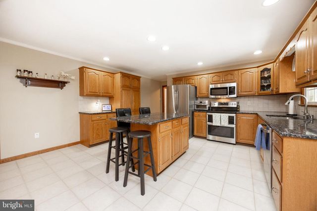 2951 BURTON DR, Gilbertsville, PA 19525