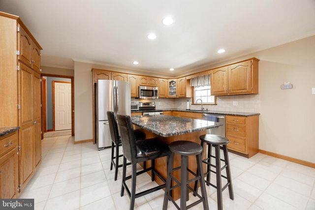 2951 BURTON DR, Gilbertsville, PA 19525
