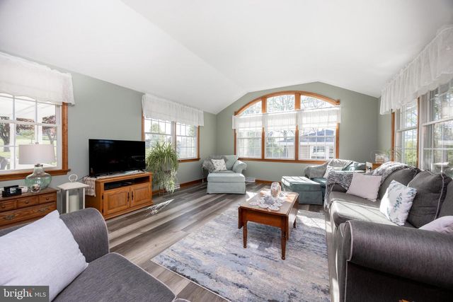 2951 BURTON DR, Gilbertsville, PA 19525