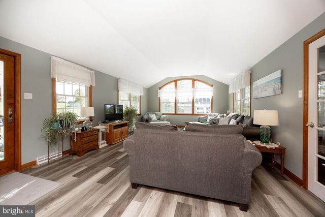 2951 BURTON DR, Gilbertsville, PA 19525