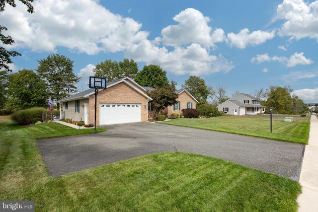 2951 BURTON DR, Gilbertsville, PA 19525