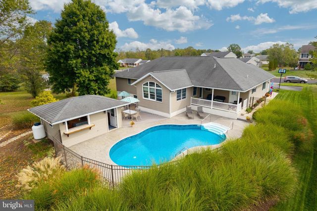 2951 BURTON DR, Gilbertsville, PA 19525