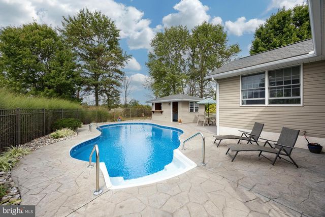 2951 BURTON DR, Gilbertsville, PA 19525