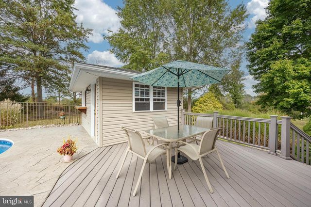 2951 BURTON DR, Gilbertsville, PA 19525