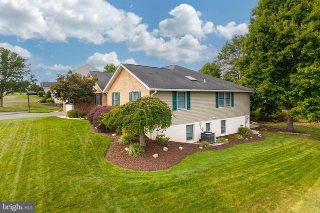 2951 BURTON DR, Gilbertsville, PA 19525