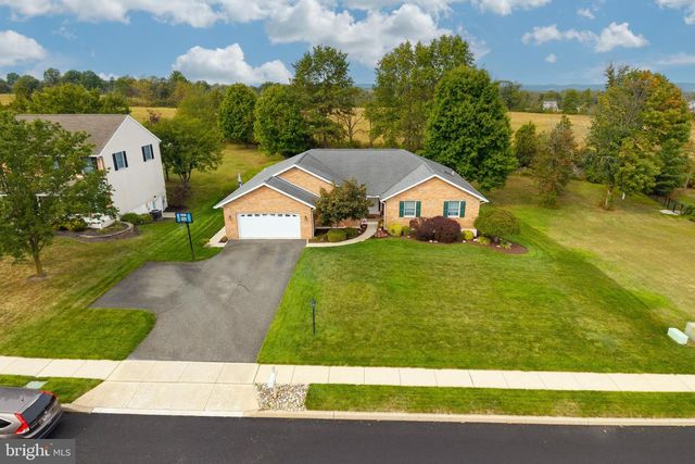 2951 BURTON DR, Gilbertsville, PA 19525