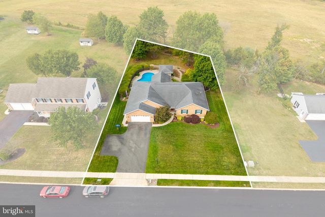 2951 BURTON DR, Gilbertsville, PA 19525