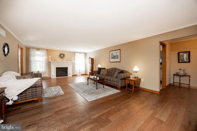 2951 BURTON DR, Gilbertsville, PA 19525
