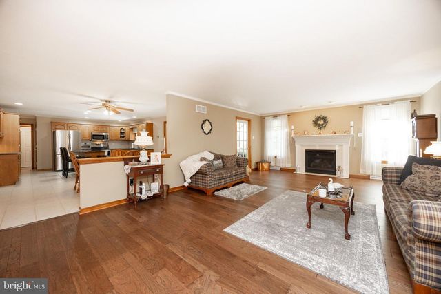 2951 BURTON DR, Gilbertsville, PA 19525
