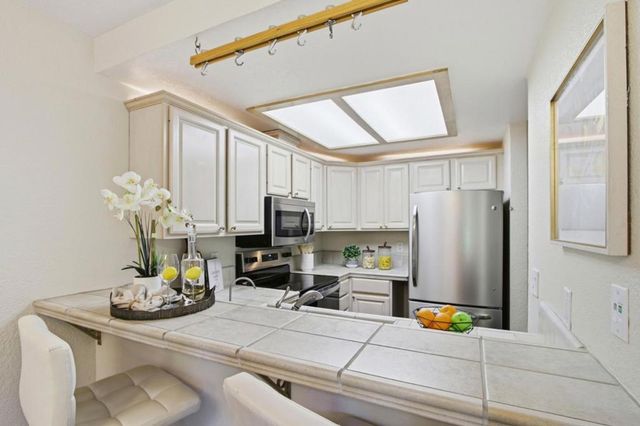 942 La Barbera Drive, San Jose, CA 95126