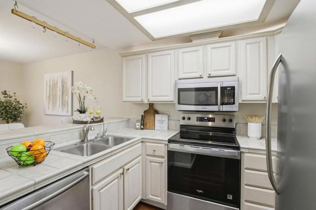942 La Barbera Drive, San Jose, CA 95126