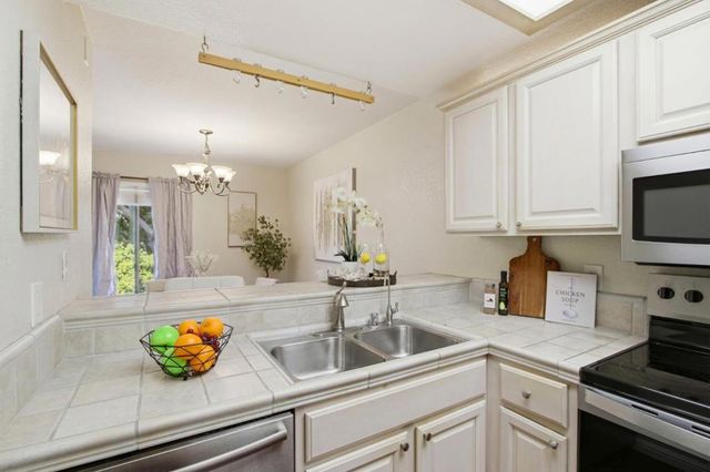 942 La Barbera Drive, San Jose, CA 95126