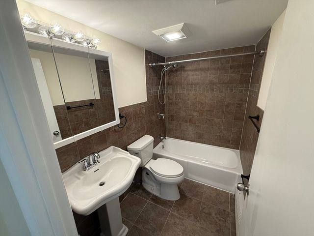 10 Williams St 34, Watertown, MA 02472