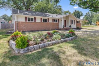 117 Homestead Dr, Colonial Heights, VA 23834