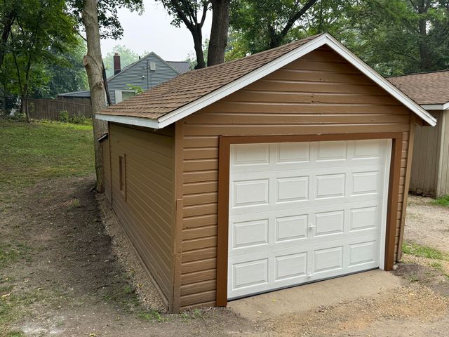 320 Trimble Avenue, Kalamazoo, MI 49048