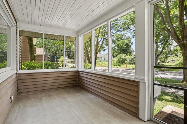 320 Trimble Avenue, Kalamazoo, MI 49048