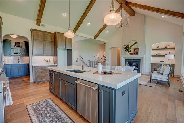 10 Red Fox Circle, Lake Winnebago, MO 64034
