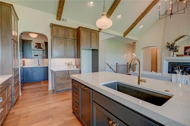 10 Red Fox Circle, Lake Winnebago, MO 64034