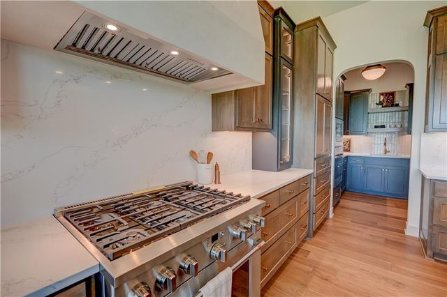 10 Red Fox Circle, Lake Winnebago, MO 64034