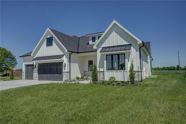 10 Red Fox Circle, Lake Winnebago, MO 64034