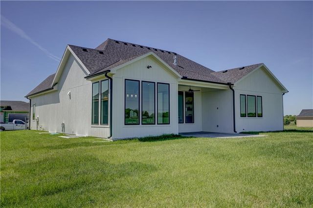 10 Red Fox Circle, Lake Winnebago, MO 64034