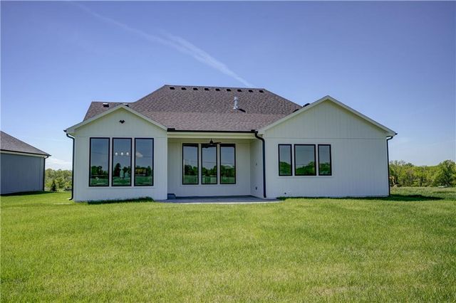 10 Red Fox Circle, Lake Winnebago, MO 64034