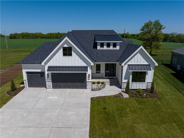 10 Red Fox Circle, Lake Winnebago, MO 64034