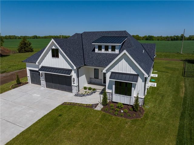 10 Red Fox Circle, Lake Winnebago, MO 64034