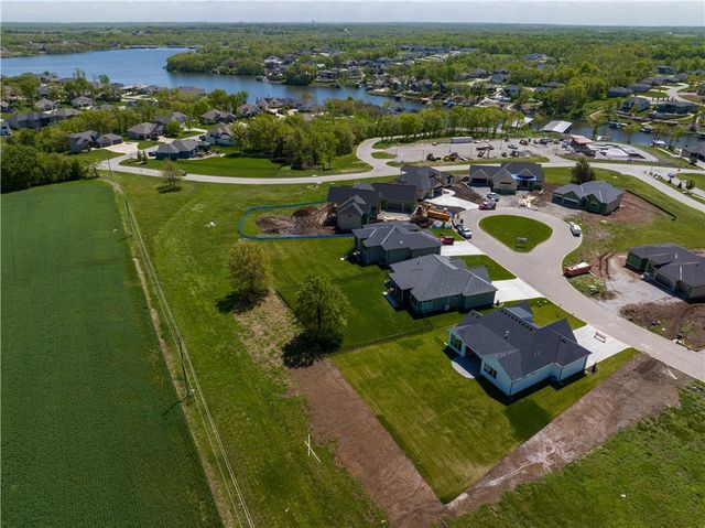 10 Red Fox Circle, Lake Winnebago, MO 64034