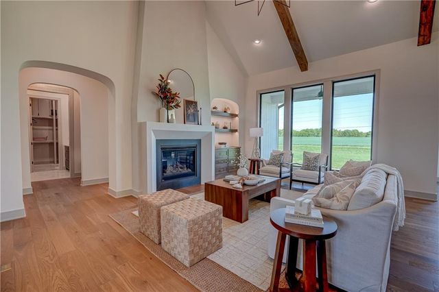 10 Red Fox Circle, Lake Winnebago, MO 64034