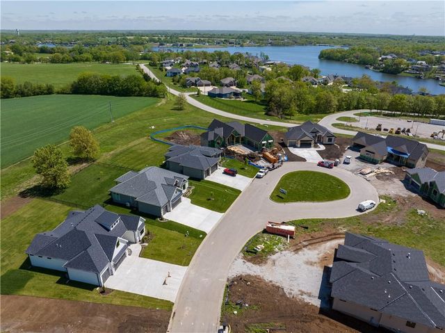 10 Red Fox Circle, Lake Winnebago, MO 64034