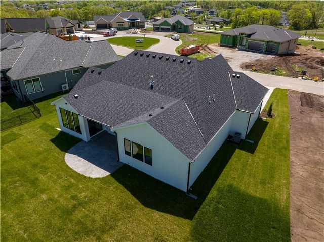 10 Red Fox Circle, Lake Winnebago, MO 64034