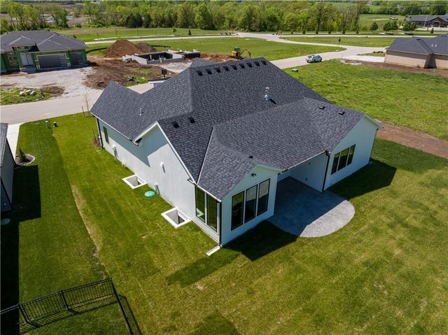 10 Red Fox Circle, Lake Winnebago, MO 64034