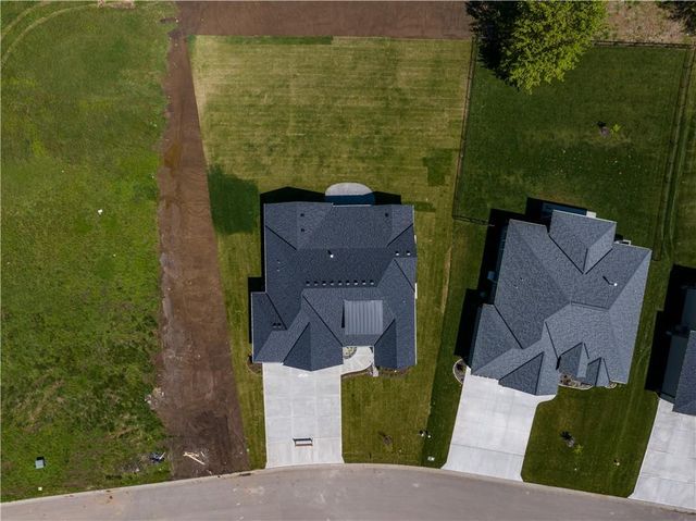 10 Red Fox Circle, Lake Winnebago, MO 64034