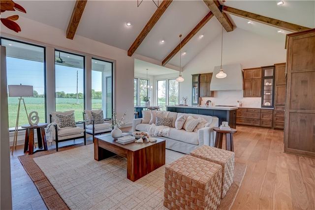 10 Red Fox Circle, Lake Winnebago, MO 64034