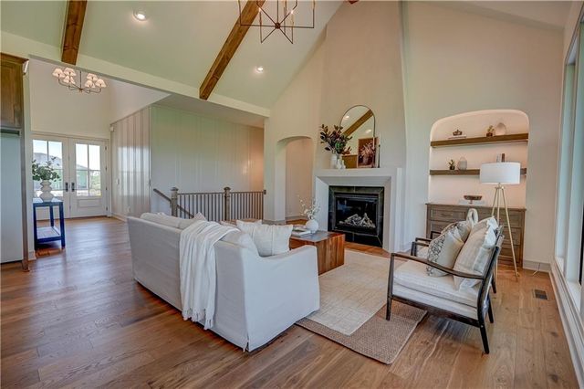 10 Red Fox Circle, Lake Winnebago, MO 64034