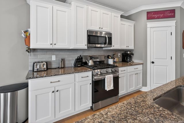 511 Westbriar Circle, Newburgh, IN 47630