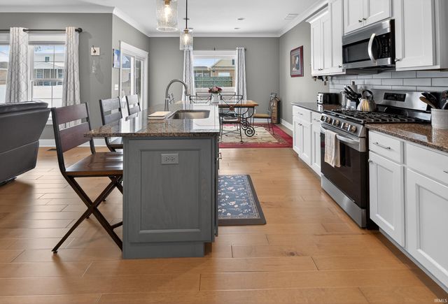 511 Westbriar Circle, Newburgh, IN 47630