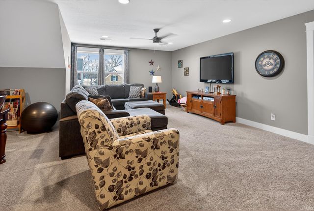 511 Westbriar Circle, Newburgh, IN 47630