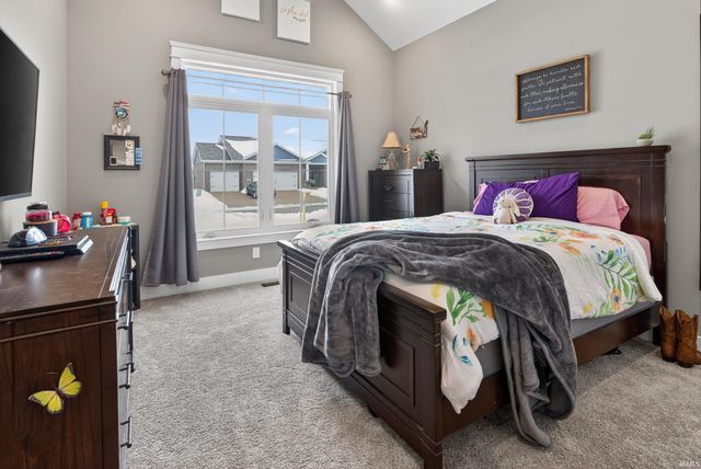 511 Westbriar Circle, Newburgh, IN 47630