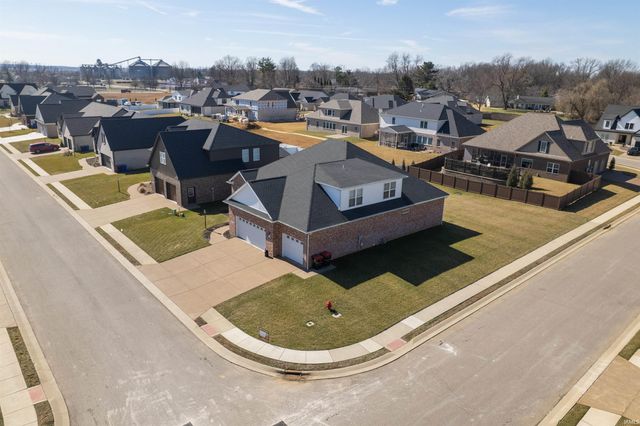 511 Westbriar Circle, Newburgh, IN 47630