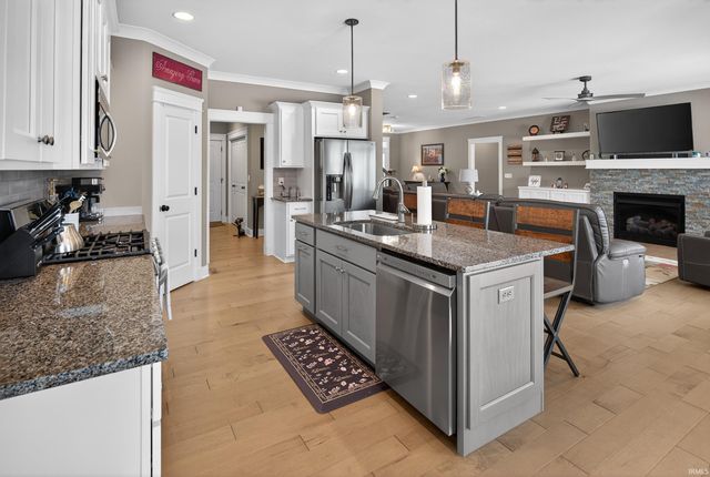 511 Westbriar Circle, Newburgh, IN 47630