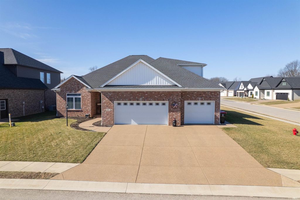 511 Westbriar Circle, Newburgh, IN 47630