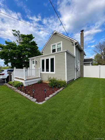 315 Grant Avenue, Islip, NY 11751
