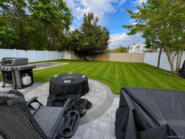 315 Grant Avenue, Islip, NY 11751